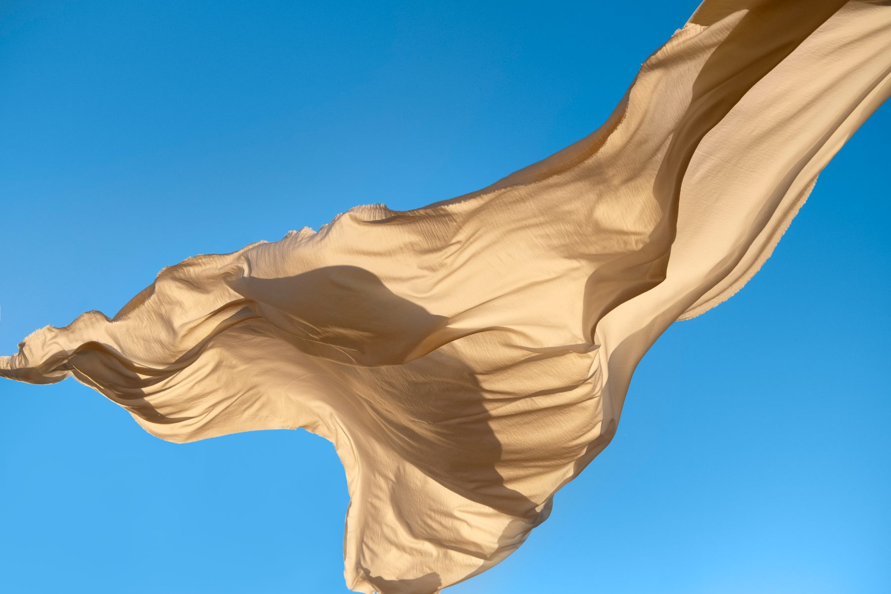 Voile de lin porté par le vent